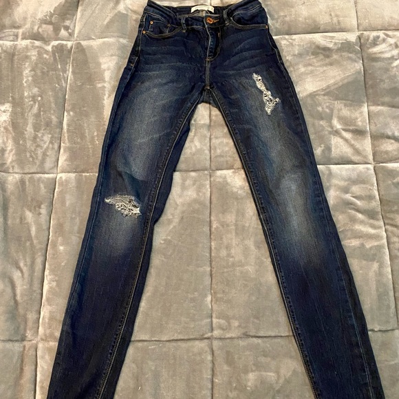 ✨2/$20✨ EightyTwo Distressed Skinny Jeans - Picture 3 of 8